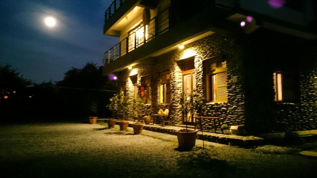 Stone House Homestay Yilan Luaran gambar